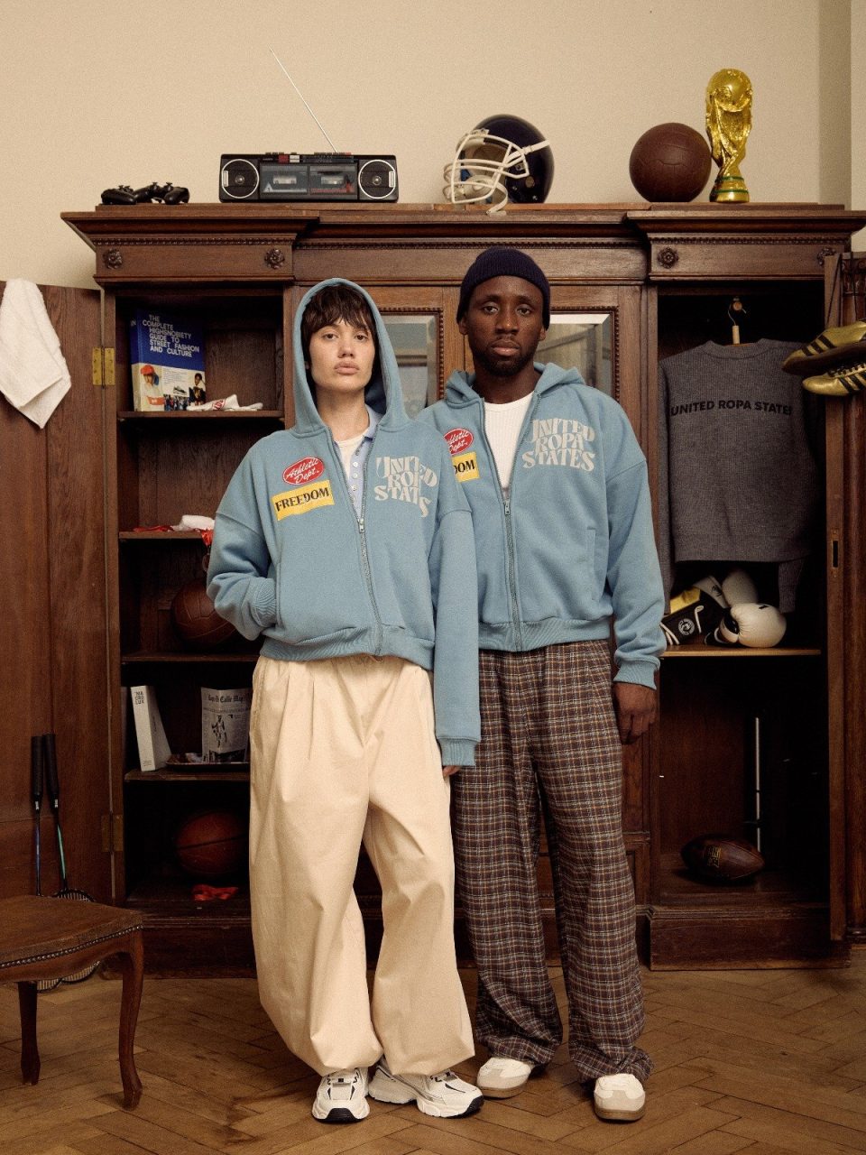 CHAMPIONS BLUE ZIP-HOODIE